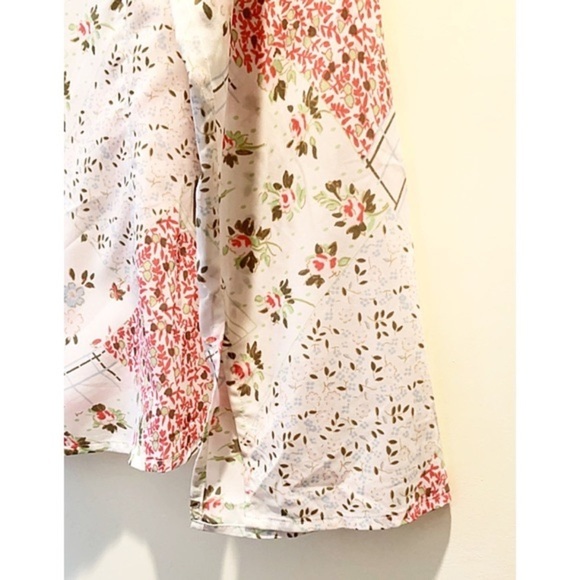 Old Navy Patchwork Floral V-Neck Blouse – Size Large - Picture 4 of 6